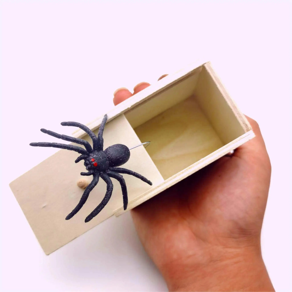 Tricky Toy Simulation Spider Wooden Box Spoof Insect Spider Box Creative Haunted House Horror Scene Layout Small Wooden Box